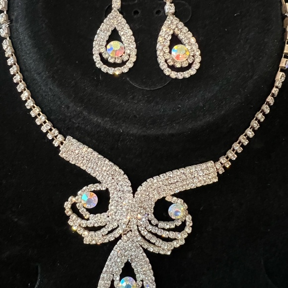 Stunning Bridal Jewelry Set Rhinestones - Picture 2 of 2